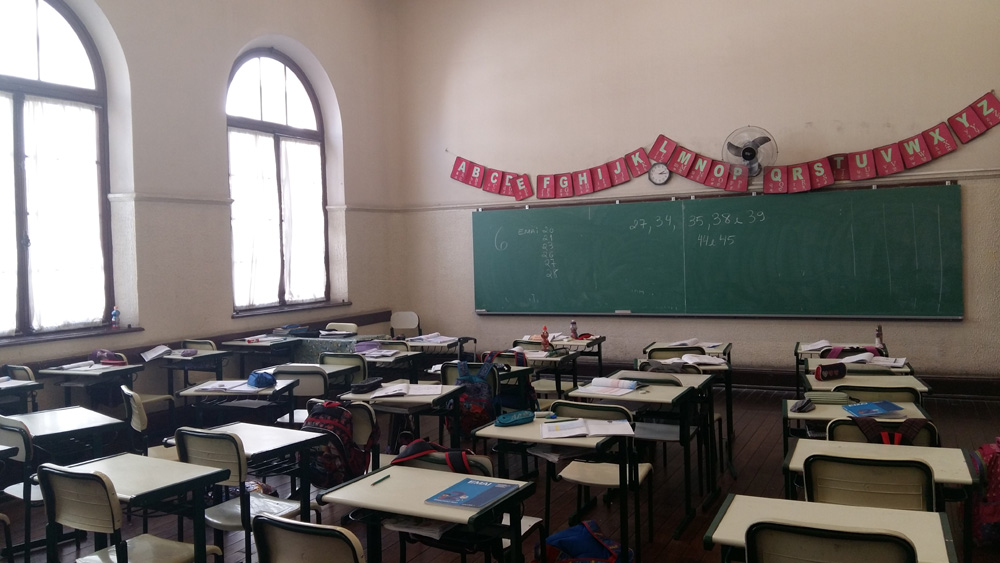 Sala de aula da Escola Estadual Romão Puiggari. Sala de aula da Escola Estadual Romão Puiggari.
