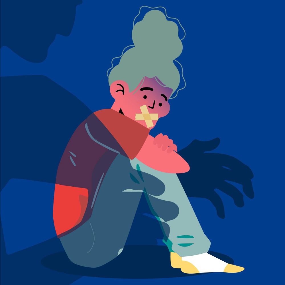 Ilustração de uma jovem mulher encolhida, com os braços segurando o joelho e a boca vedada com fita isolante. Ela está olhando com uma expressão de medo e aflição para a sombra de um homem que se aproxima, tentando colocar suas mãos nela. A imagem faz referência à violência de gênero com a mulher. Ilustração de uma jovem mulher encolhida, com os braços segurando o joelho e a boca vedada com fita isolante. Ela está olhando com uma expressão de medo e aflição para a sombra de um homem que se aproxima, tentando colocar suas mãos nela. A imagem faz referência à violência de gênero com a mulher.