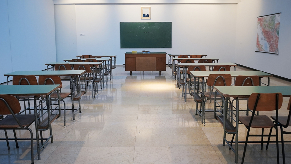 Fotografia de uma sala de aula vazia. Fotografia de uma sala de aula vazia.