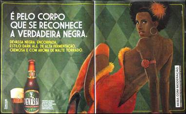 Imagem promocional da cerveja Devassa, mostrando uma mulher negra sentada com os braços recostados ao chão. Ela tem cabelos pretos curtos, adornados com uma flor laranja, e veste um vestido laranja com salto alto preto. O fundo é verde, e ao lado da mulher, há uma garrafa e um copo de cerveja Devassa. O anúncio contém o texto em português: "É pelo corpo que se reconhece a verdadeira negra". Imagem promocional da cerveja Devassa, mostrando uma mulher negra sentada com os braços recostados ao chão. Ela tem cabelos pretos curtos, adornados com uma flor laranja, e veste um vestido laranja com salto alto preto. O fundo é verde, e ao lado da mulher, há uma garrafa e um copo de cerveja Devassa. O anúncio contém o texto em português: "É pelo corpo que se reconhece a verdadeira negra".